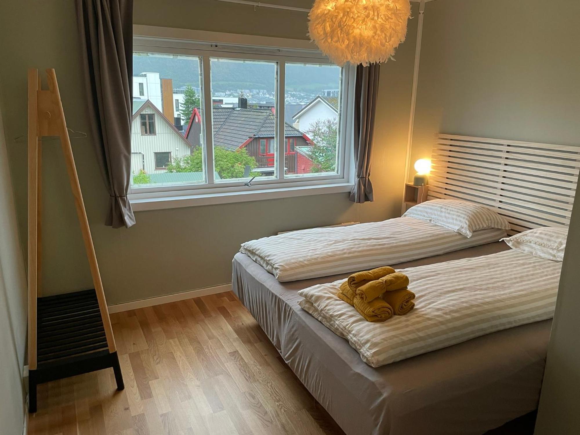 Centrally Located Apartment In Classic Townhouse Tromso Ngoại thất bức ảnh