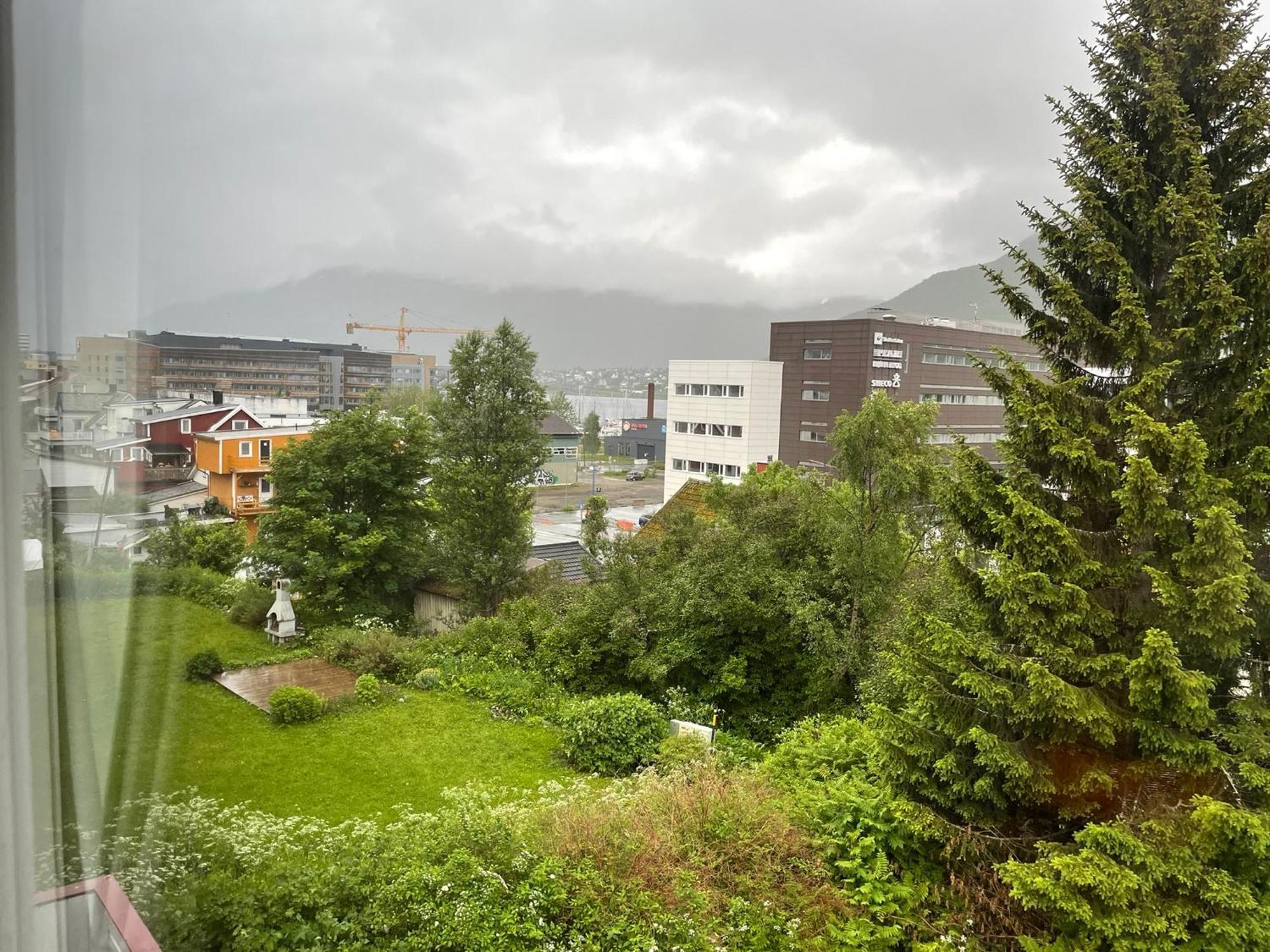 Centrally Located Apartment In Classic Townhouse Tromso Ngoại thất bức ảnh